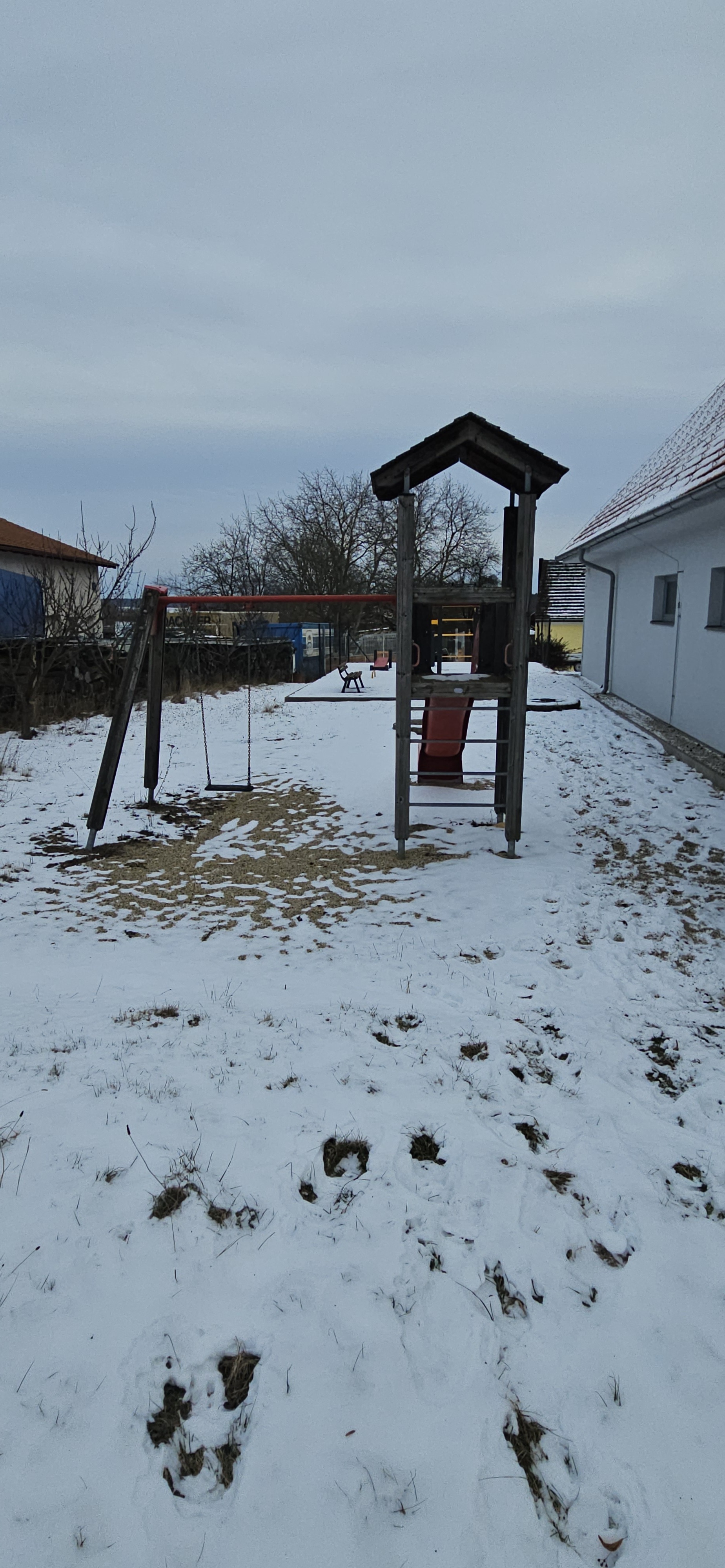 Výměna stávajících herních prvků pro děti umístěných na veřejném prostranství u obecního úřadu